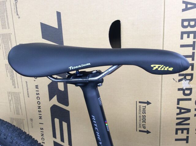 まだ購入できることに驚く「SELLE ITALIA Flite 1990